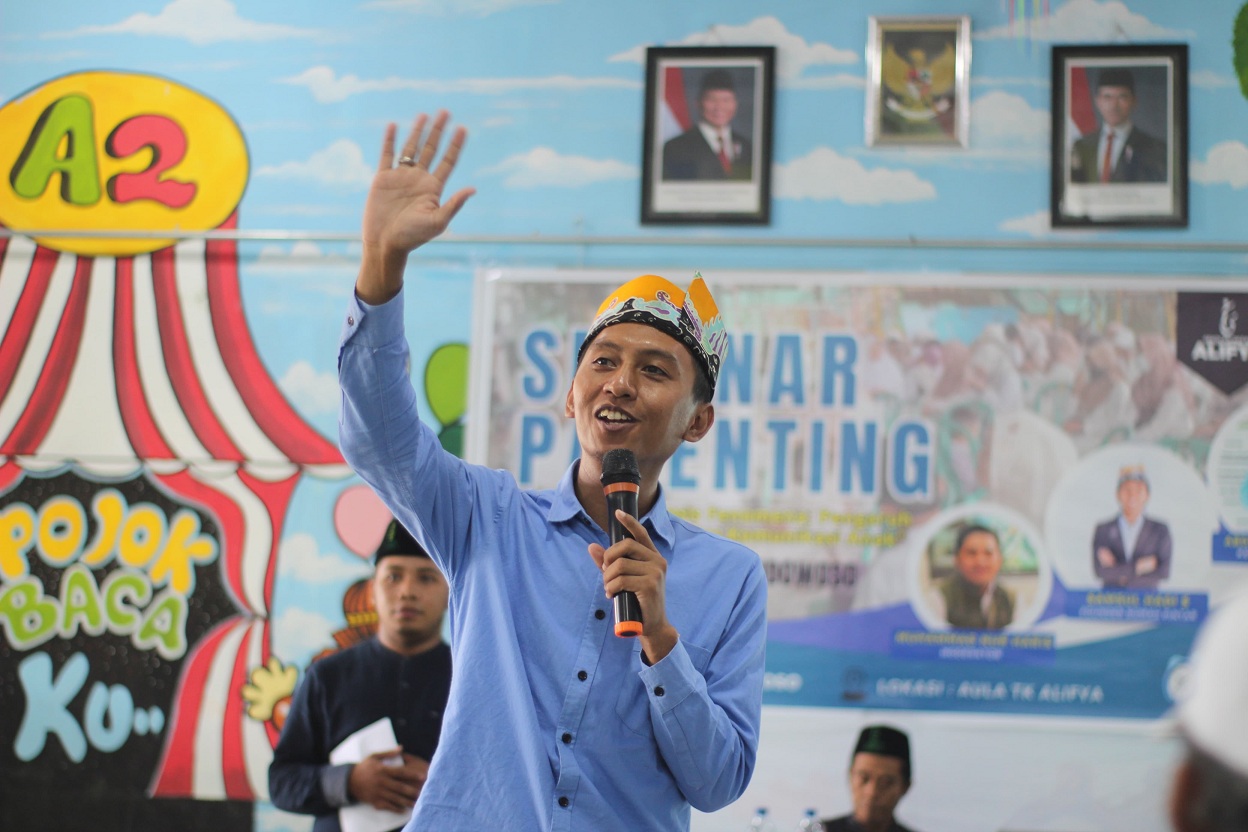 INSPIRATOR: Samsul Hadi Saputra, pendiri Rumah Pintar di Desa Karangharjo, Kecamatan Silo. Dia juga menjadi Ketua DPD FK PKBM Jember periode 2025-2030.