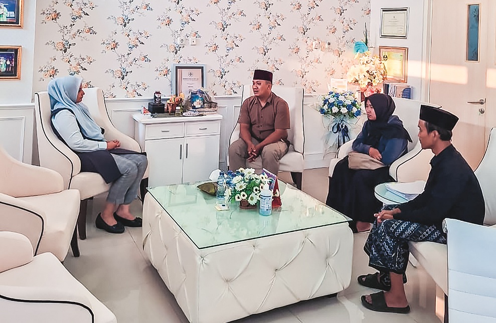 MOHON MAAF: Keluarga Albahri, sopir bus IND