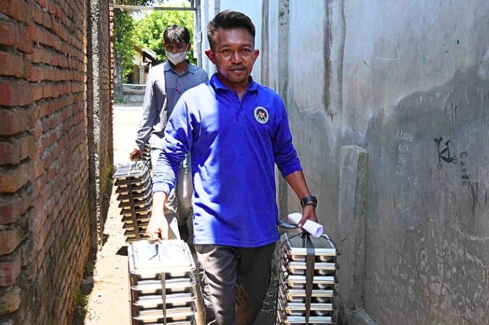 Menyoroti insentif Rp100 ribu per hari ke guru penanggung jawab dalam program Makan Bergizi Gratis (MBG) di sekolah. (Instagram.com/@badangizinasional.ri)