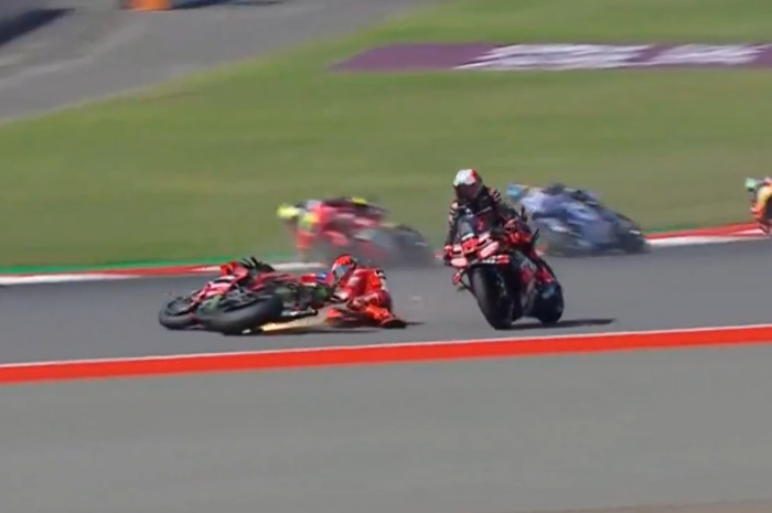 Menyoroti fakta terkini terkait insiden kecelakaan yang dialami pembalap MotoGP Mandalika, Marc Marquez. (X.com/@MotoGP)
