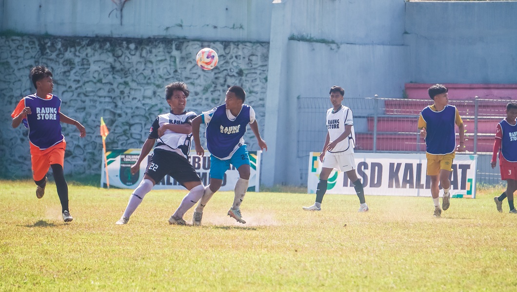 MACAN RAUNG: Kesebelasan Persid Jember pada kompetisi 2024 kemarin. Tim kebanggaan warga Jember ini akan tampil di pembukaan Liga Santri Bupati Jember.