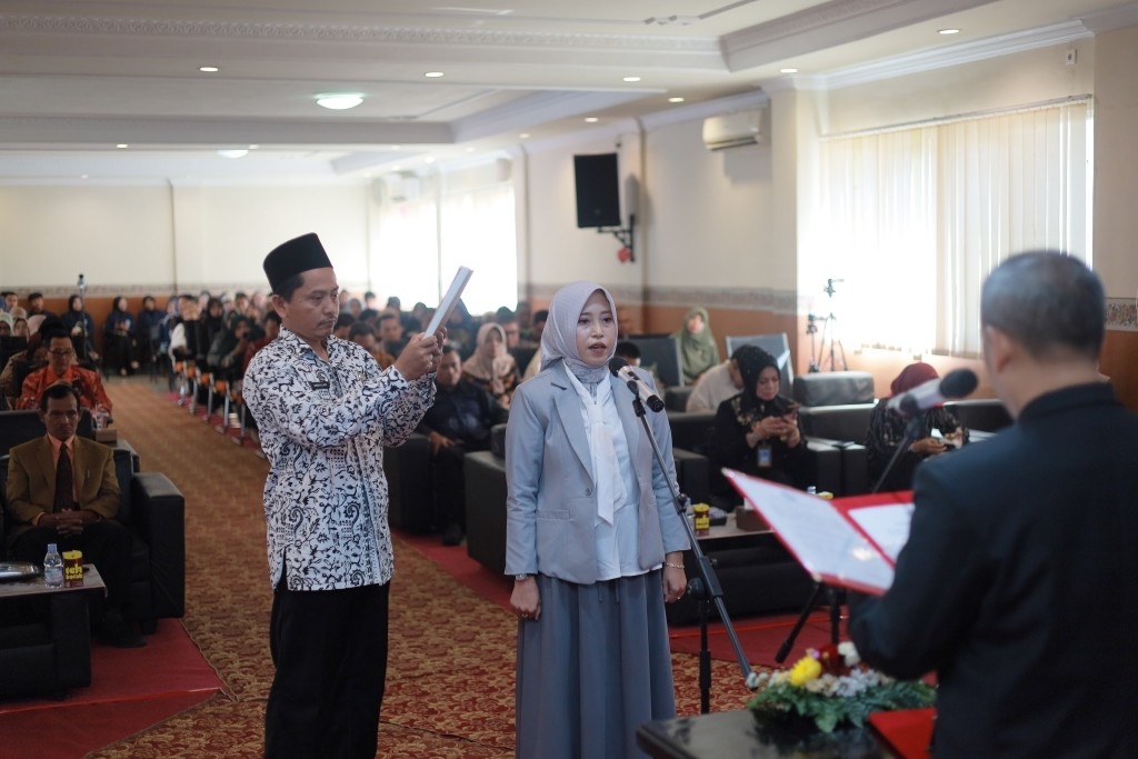 LANTIK REKTOR : Dr Khoirul Ifa SE. MSE sebagai Rektor ITB Widya Gama Lumajang 2025- 2029 dilantik dan diambil sumpah oleh Ketua YPPS (Yayasan Pembina Pendidikan Semeru) Kasno, SE. MM
