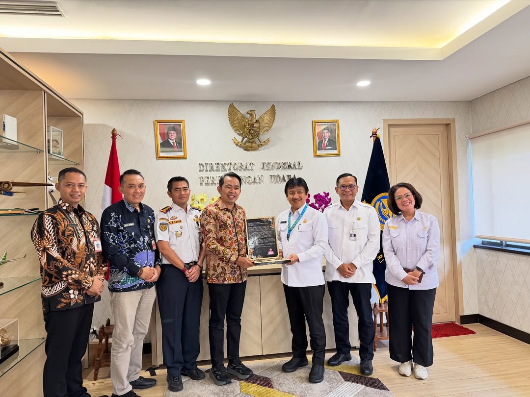 LANJUT LOBI-LOBI: Bupati Fawait bersama Plt. Kadishub Gatot Triyono, saat bertemu dan audiensi dengan Ditjen Perhubungan Udara Kemenhub, Jakarta, membahas pengembangan Bandara Notohadingoro Jember,