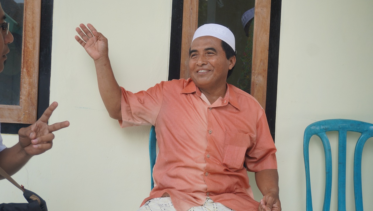 &ldquo;Bantuan ini mau saya pake untuk menunjang belajar mengajar di musala, untuk anak-anak. Sisanya untuk kebutuhan sehari-hari." Kiai IRFAN ASMUNI, Guru Ngaji di Dusun Sumberejo, Glundengan, Wuluhan.