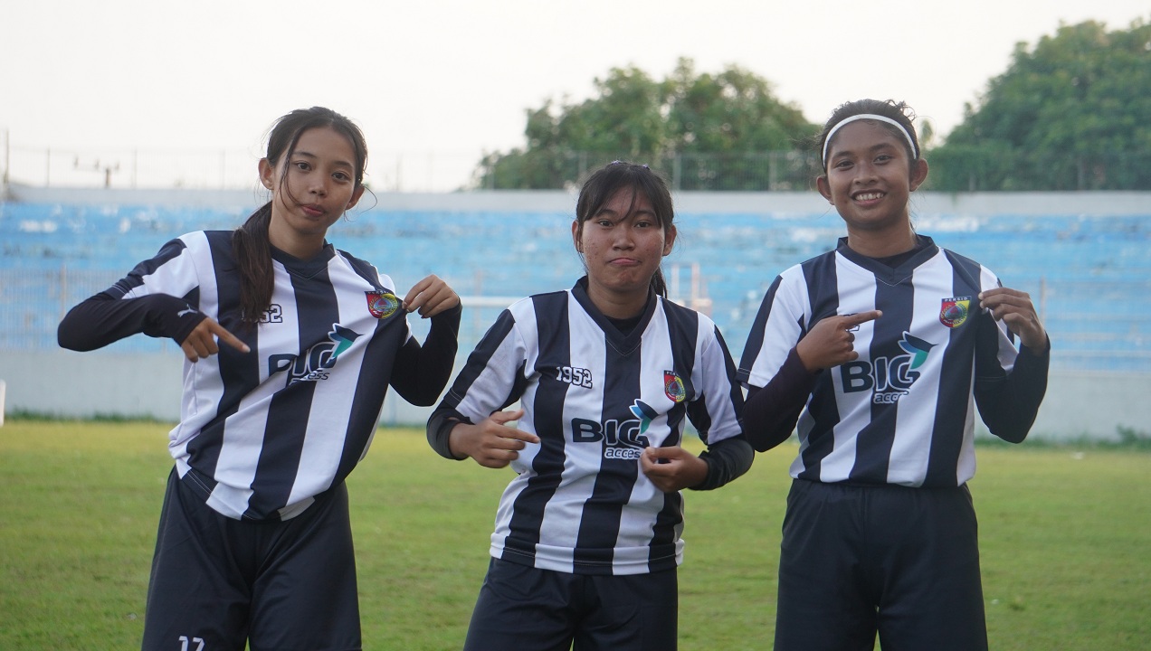 PERAYAAN KEMENANGAN: Para punggawa Persid Women selebrasi gol.