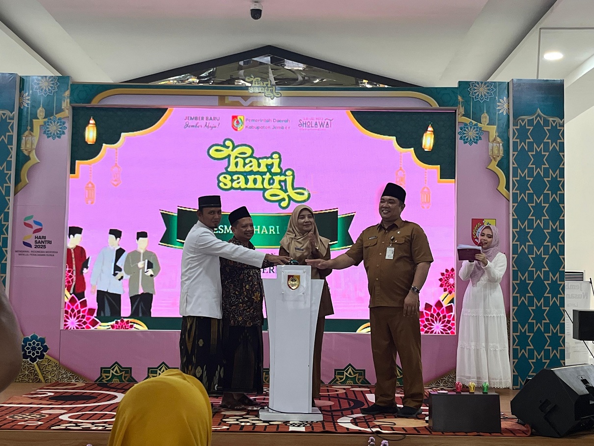 SEMARAK: Rangkaian peringatan Hari Santri Nasional 2025 yang telah resmi dibuka di Gedung Jember Nusantara, Selasa (14/10).