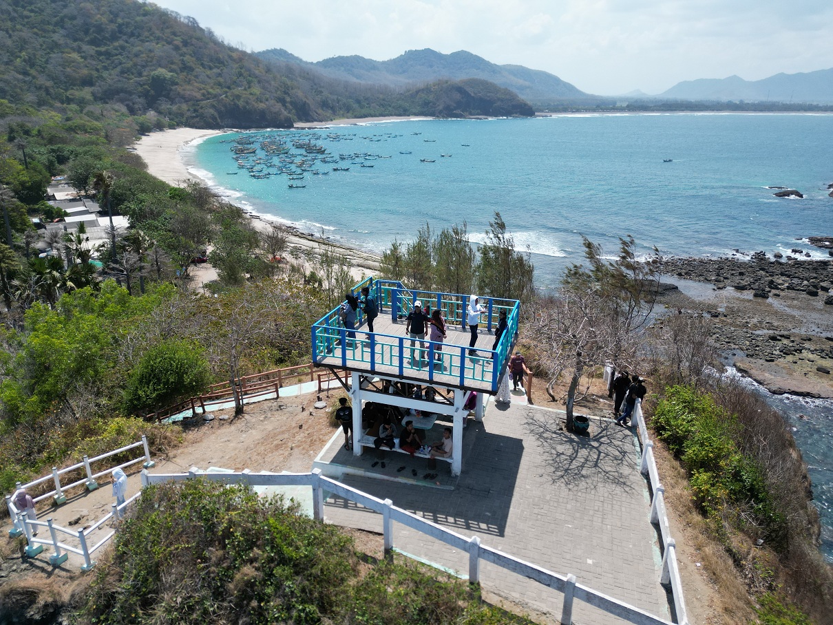 WISATA UNGGULAN: Pemandangan Pantai Papuma, Desa Lojejer, Kecamatan Wuluhan. DPRD Jember mendorong agar ada penyatuan tiket Pantai Papuma dan Pantai Watu Ulo.