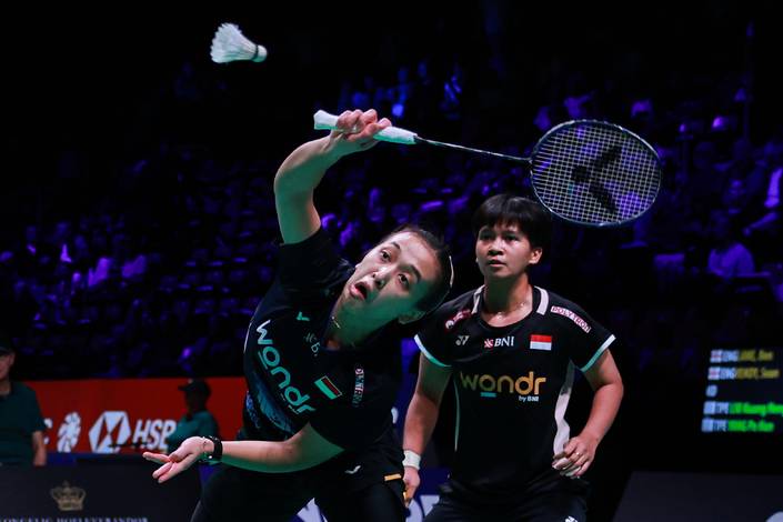 KALAH: Pebulutangksi asli Jember Febriana Dwipuji (depan) bersama pasangannya ganda putri Meilysa Trias harus tumbang di Denmark Open 2025.