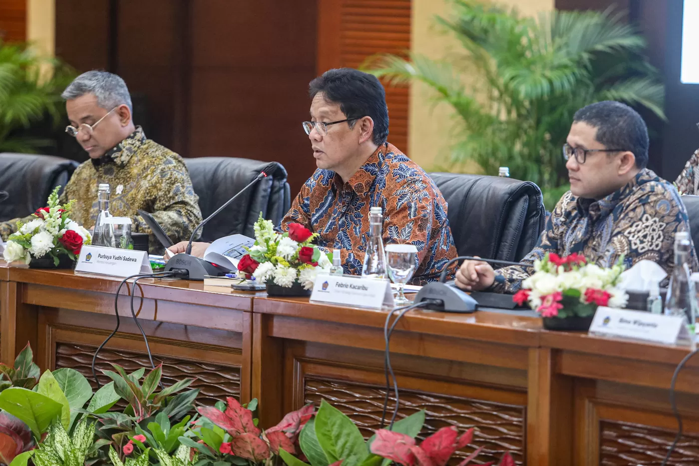 Menteri Keuangan Purbaya dan wakil Mentri Keuangan Suahasi Nazara Dan Dirjen Strategi Ekonomi Dan Fiskal Kementrian Keuangan Febrio Kacaribu.