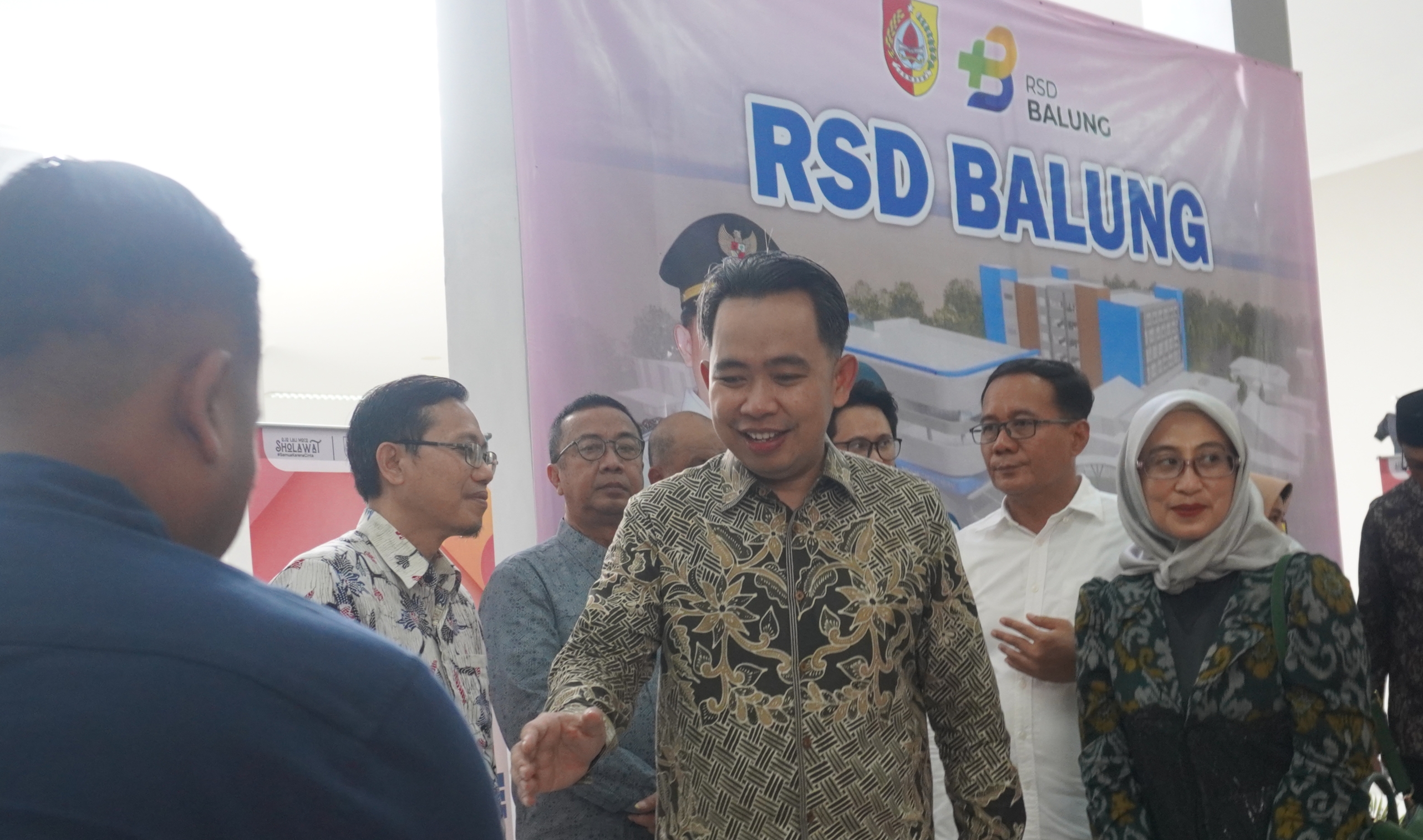 Bupati Fawait saat menyampaikan progres kinerjanya secara terbuka di RSD Balung, 15 September 2025. (Foto. Maulana/Radar Jember)