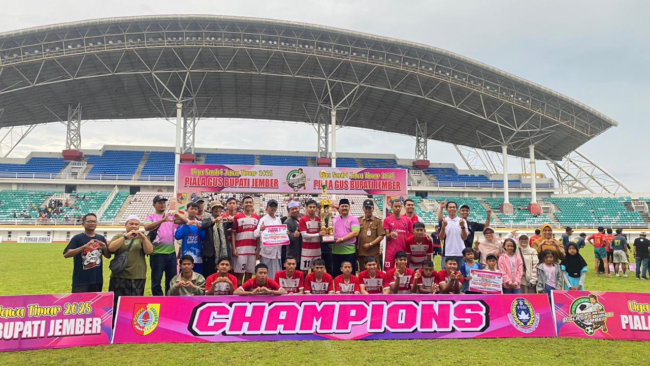 RAYAKAN HARI SANTRI: Santri Pondok Pesantren Maqnaul Ulum berhasil merebut gelar juara liga santri jember