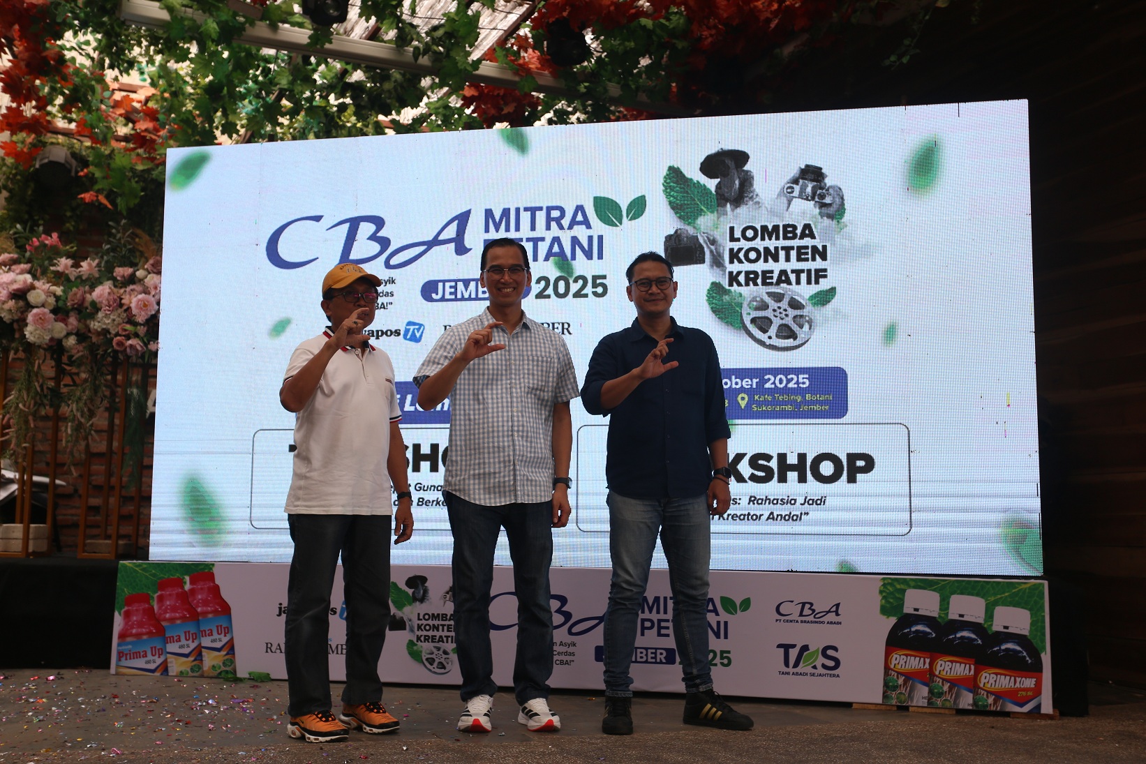 Dari kiri, Wakil Pemred Jawa Pos TV Guntur Nara Persada, Head of Distribution Development PT CBA Budi Setiawan, dan Direktur Jawa Pos Radar Jember Abdul Choliq Baya dalam acara Kickoff Lomba Konten