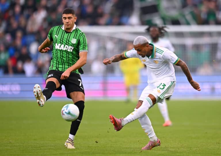 Wesley (Kanan) pemain pilar AS Roma