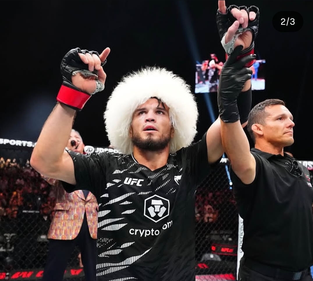 PENUH KEMENANGAN: Umar Nurmagomedov saat menang melawan Bautista (ug:umar nurmagomedov)