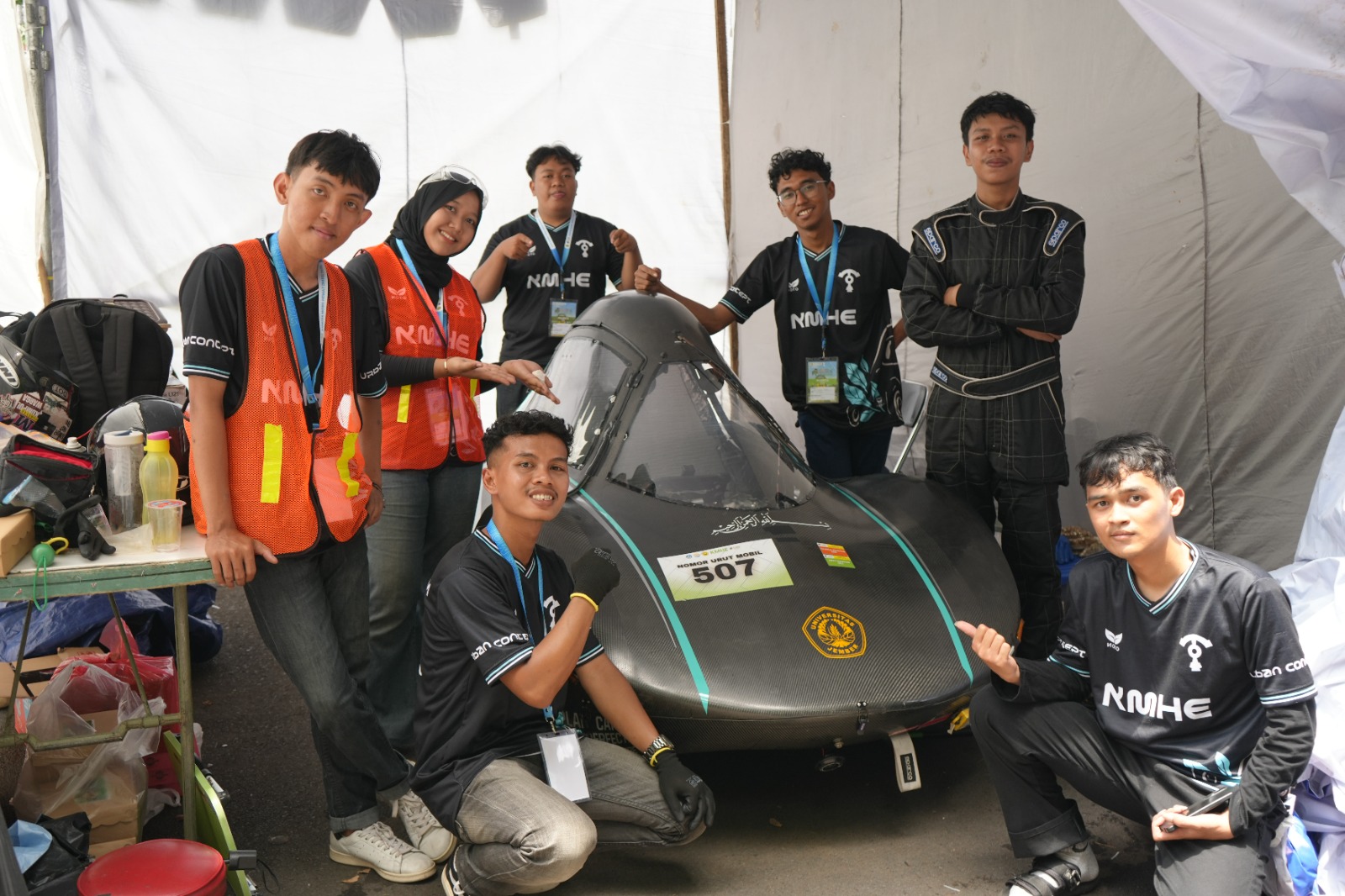 KREATIF: Tim Unej tengah bersiap dalam kompetisi KMHE Unej 2025.