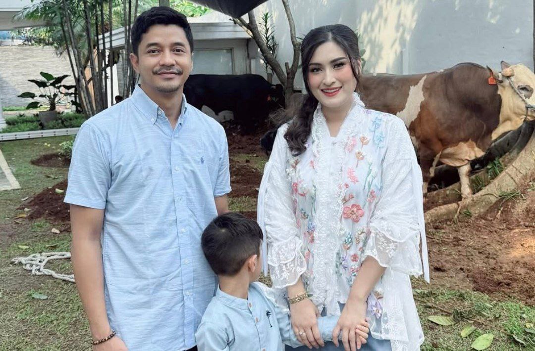 Potret keluarga Angbeen dan Aldy yang tengah melakukan perceraian (Instagram @angbeenrishi)