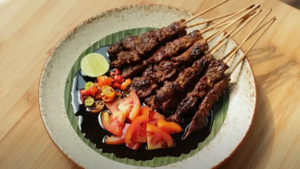 Sate Manggarai salah satu makanan legendaris yang khas jika mampir ke tanah Sunda. (Butol Post - Pikiran Rakyat)