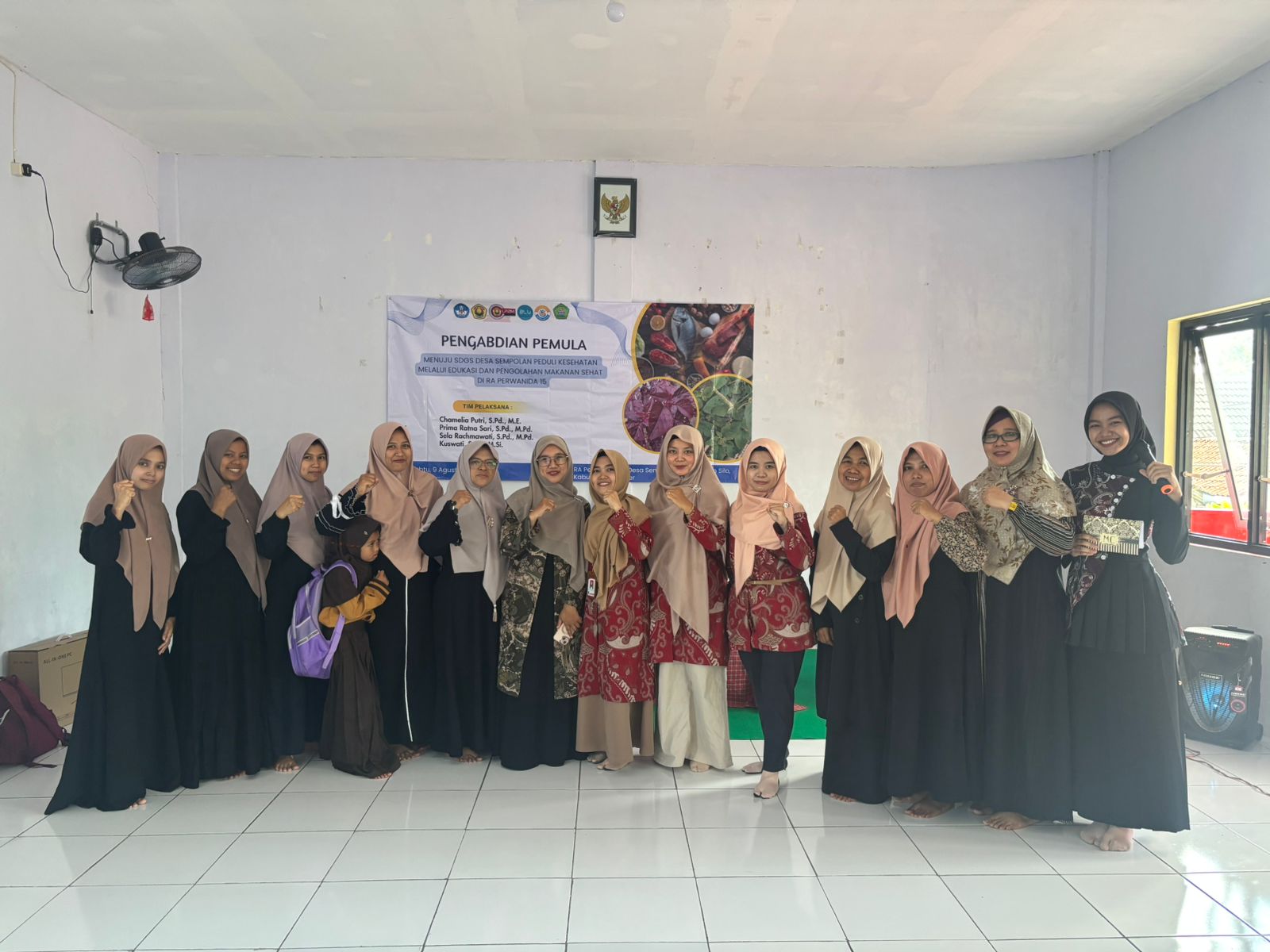 Gambar 1: Tim pengabdian terdiri dari 4 Dosen Muda & 2 Mahasiswa