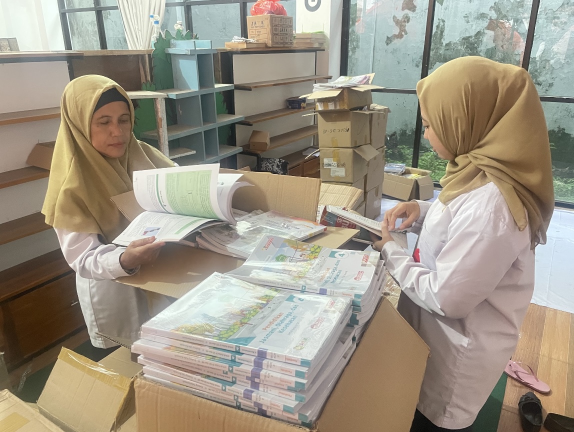 Pengadaan Buku di Disarpus Lumajang Direkomendasikan Untuk Sekolah yang Masuk Zona Merah Literasi Rendah
