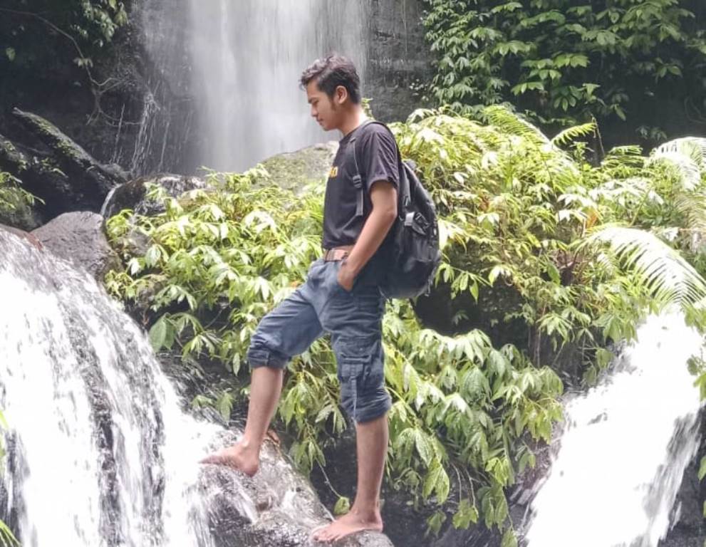 Suasana tenang pengunjung menikmati kesejukan air terjun 7 bidadari. (Foto: Muh Slamet Hariyadi)