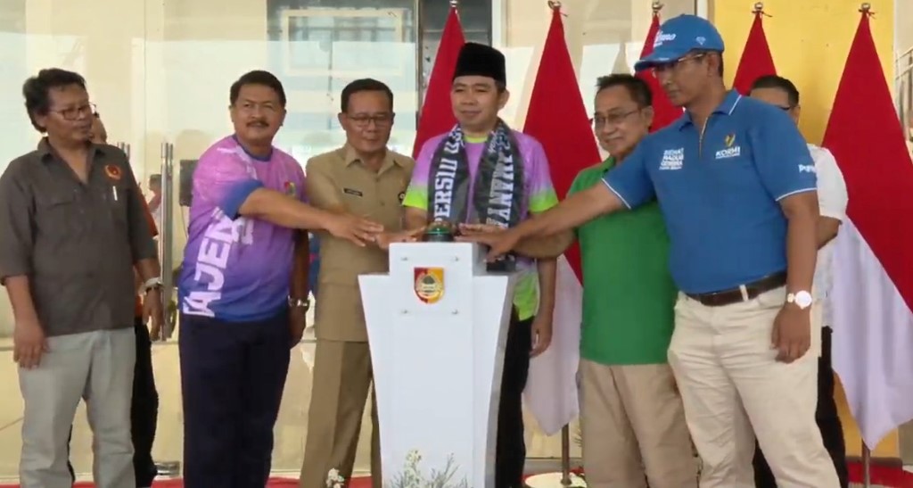 Bupati Muhammad Fawait bersama sejumlah tokoh meresmikan OSMA di JSG untuk warga Jember.