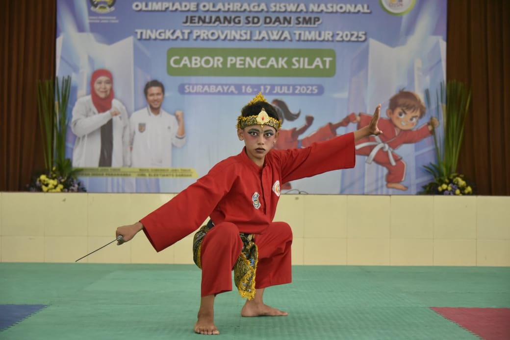 BERPRESTASI: Alfiano dari Perguruan Keluarga Besar Cempaka Putih dan Bintang dari Perguruan Tapak Suci menjadi perwakilan Jatim pada O2SN di Bogor.