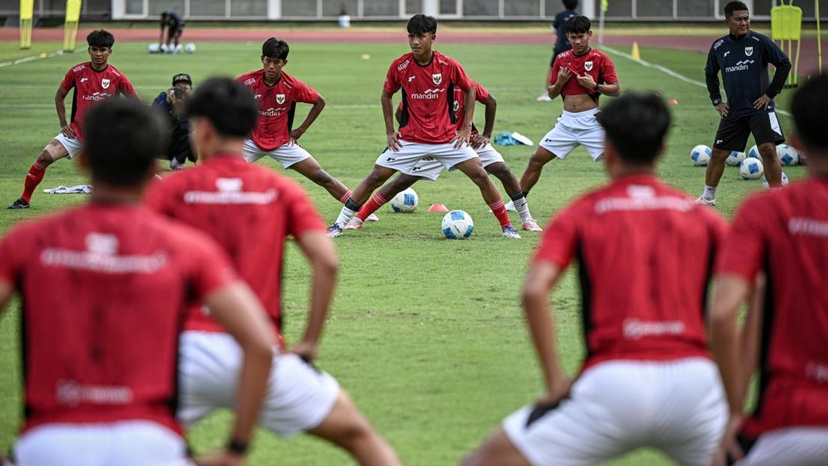 SIAP TANDING: Suasana saat para punggawa Timnas Indonesia u17 tiba di qatar untuk melakoni piala dunia