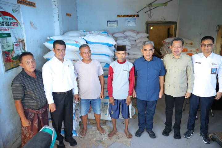 Sidak pupuk di Kabupaten Jember. (Sumber foto; Kementan RI)