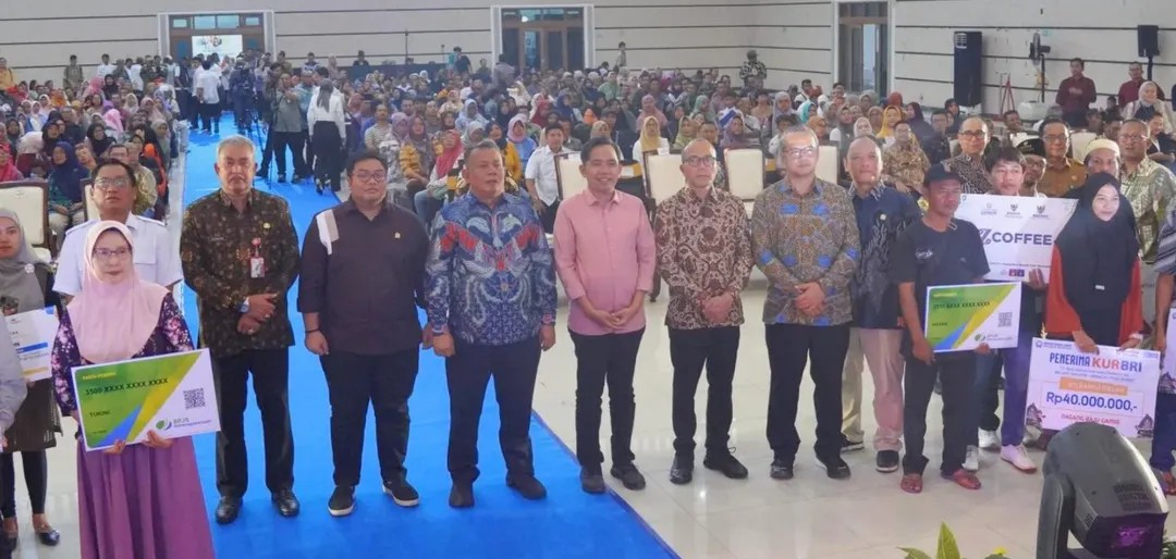 Kolaborasi antara Deputi Usaha Mikro, Wakil Menteri UMKM, dan Bupati Jember dalam memperkuat pengembangan usaha mikro di daerah melalui Program KUMITRA. (Foto: Diskominfo Jember)