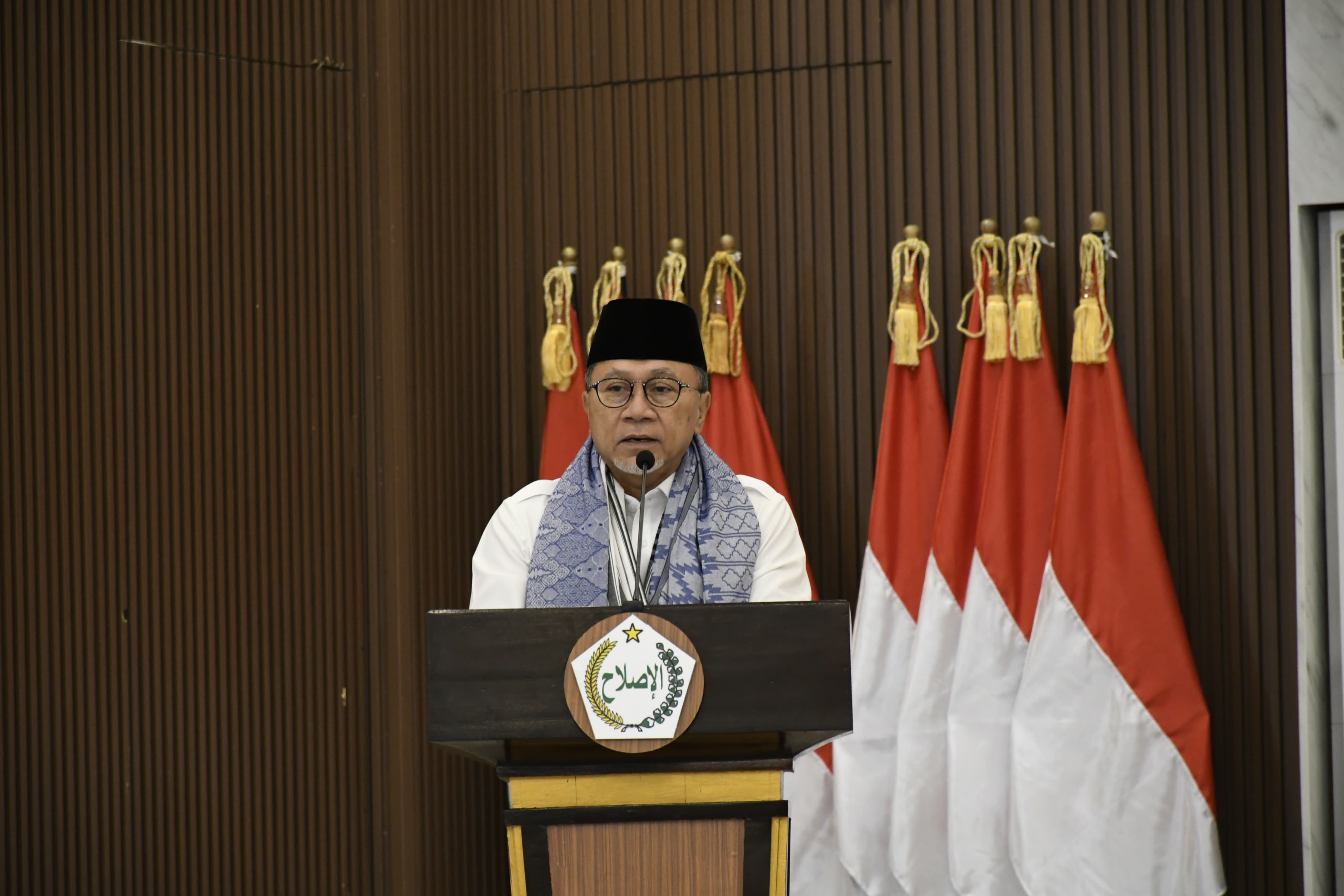 BERIKAN PAPARAN: menko bidang pangan Zulhas saat berpidato didepan para hadirin acara multaqa (KOMINFO)