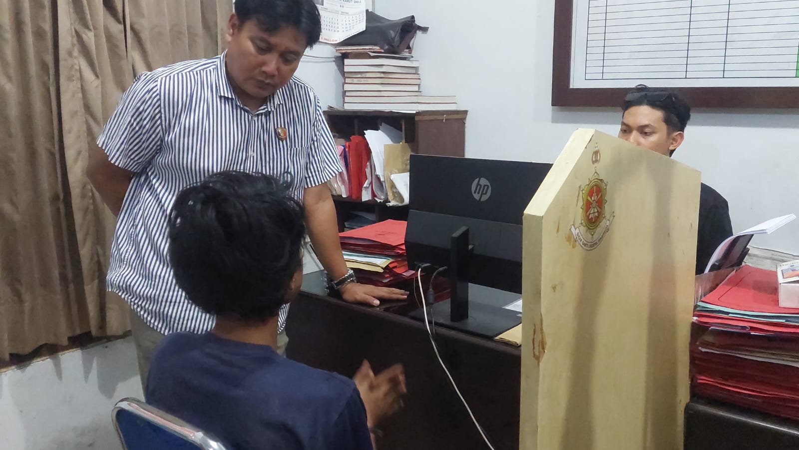 BERHASIL DIAMANKAN: Tersangka Imam Gujali, 35 warga Dusun Kertonegroro Selatan, Desa Kertonegoro, Kecamatan Jenggawah, Jember yang nekat membunuh ibu kandungnya sendiri pada Selasa (4/11/2025) malam