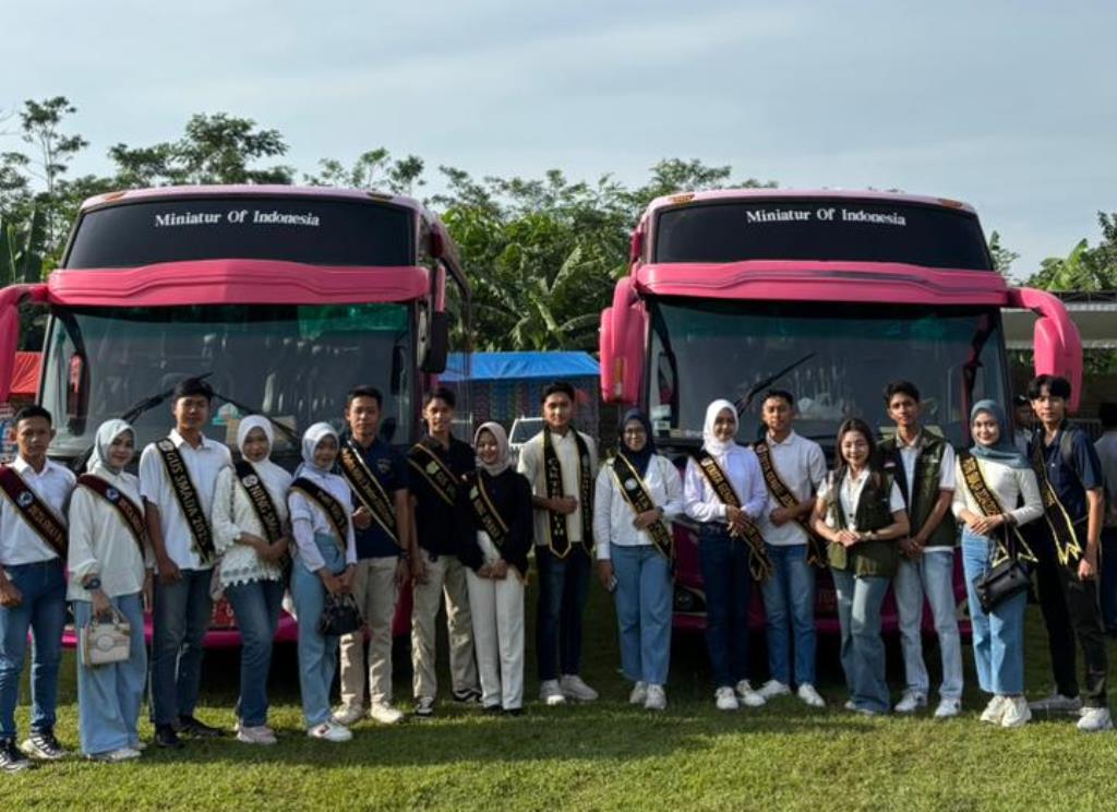 Sejumlah siswa dan mahasiswa siap keliling wisata Jember, (Sumber foto; PPID Kabupaten Jember)