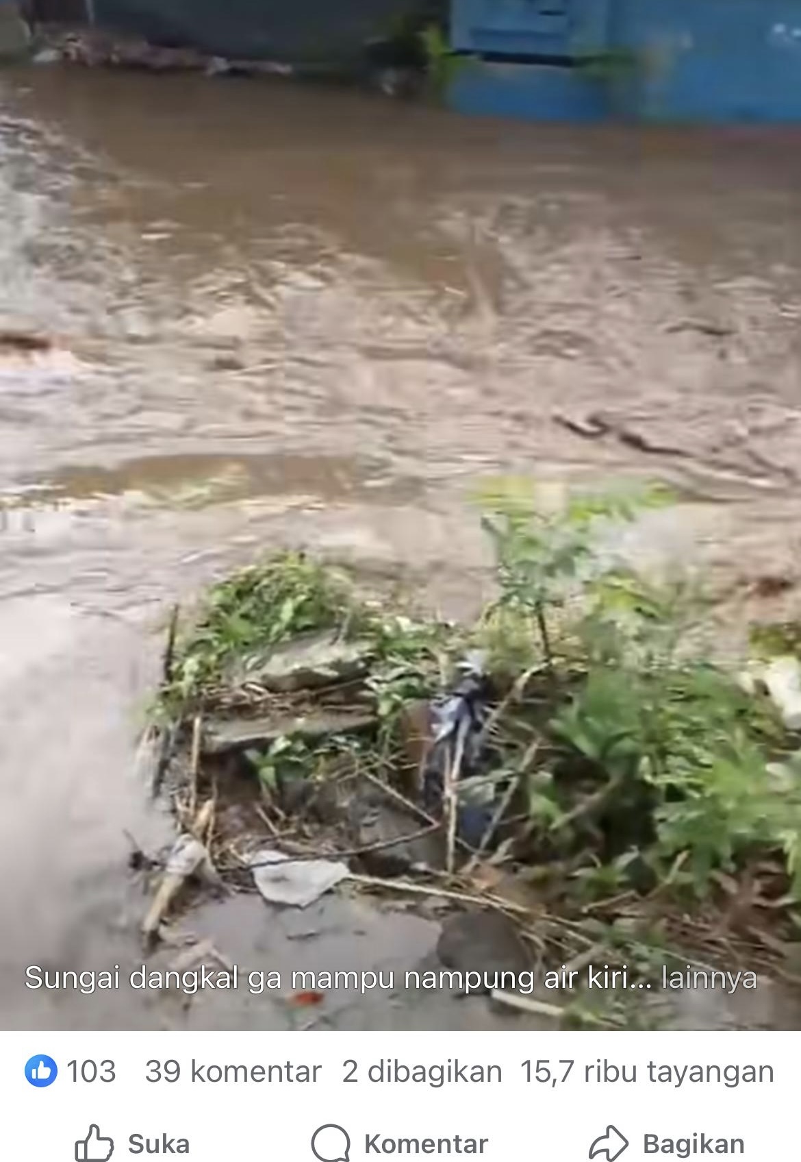 Kondisi ruas jalan raya Jatiroto-Lumajang dilanda banjir genangan.