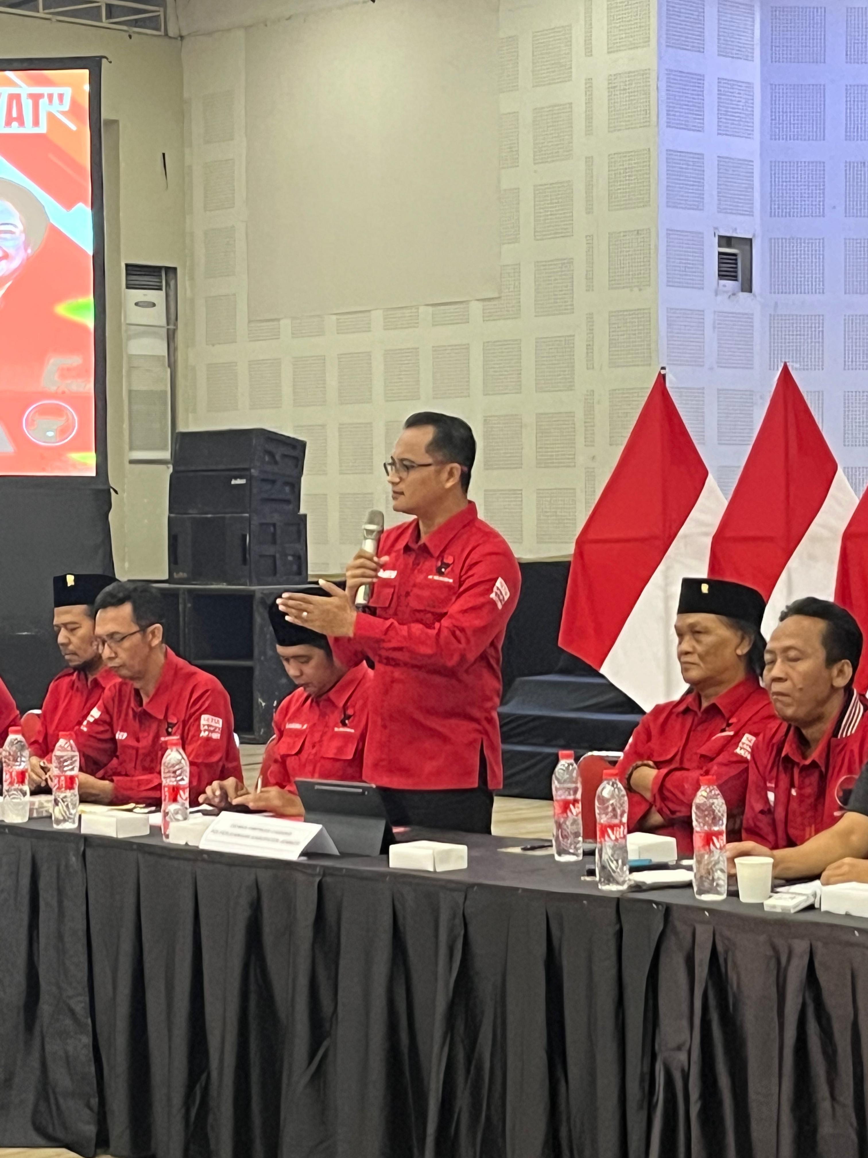 Suasana FGD Pra-Konfercab DPC PDIP Jember di Aula Edelweis Hotel Cempaka, Kelurahan Gebang, Jember. Pada FGD ini, banyak elemen masyarakat dilibatkan dalam penyusunan kebijakan partai.