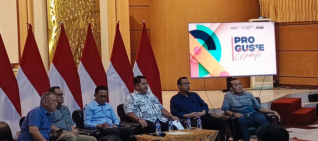 Mewakili Bupati Fawait, Pj Sekda Jupriono bersama Kadispendik Hadi Mulyono saat menyampaikan progres kinerja pemkab secara terbuka dalam acara bertajuk Pro Guse, di Aula Kantor Dispendik Jember.