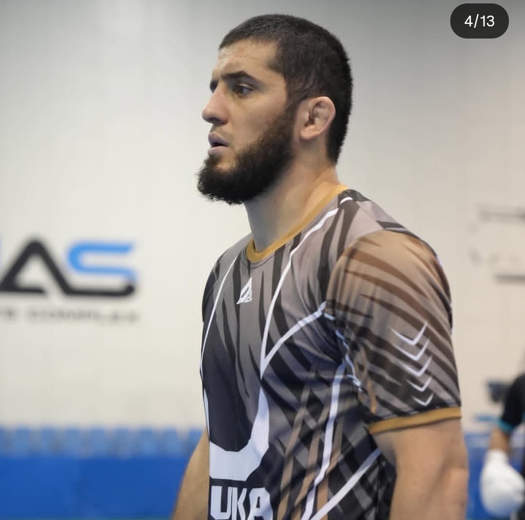 BERSEMANGAT:Islam Makhkachev saat berlatih boxing di camp dubai (ig:islammakhachev