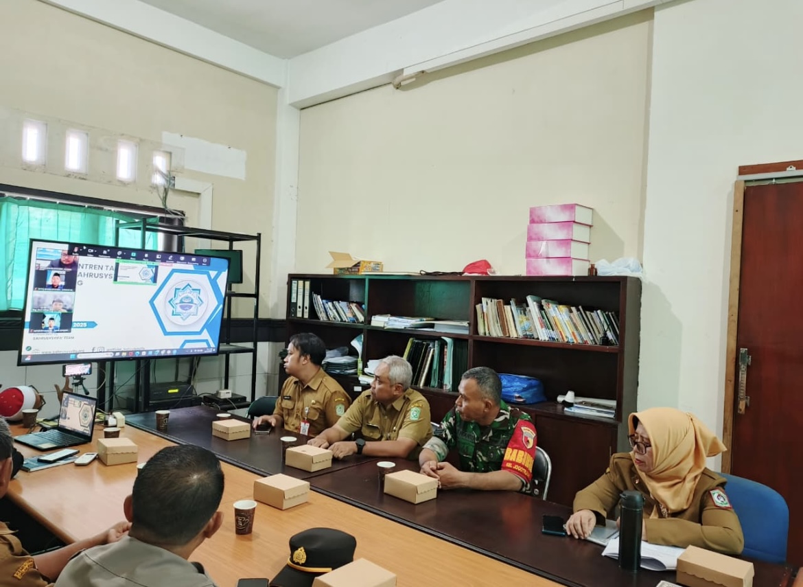 DAMPINGI: Pendampingan terus dilakukan terhadap pondok pesantren yang masuk nominasi lomba eco pesantren di tingkat Jatim.(ATIEQSON MAR IQBAL/RAME)