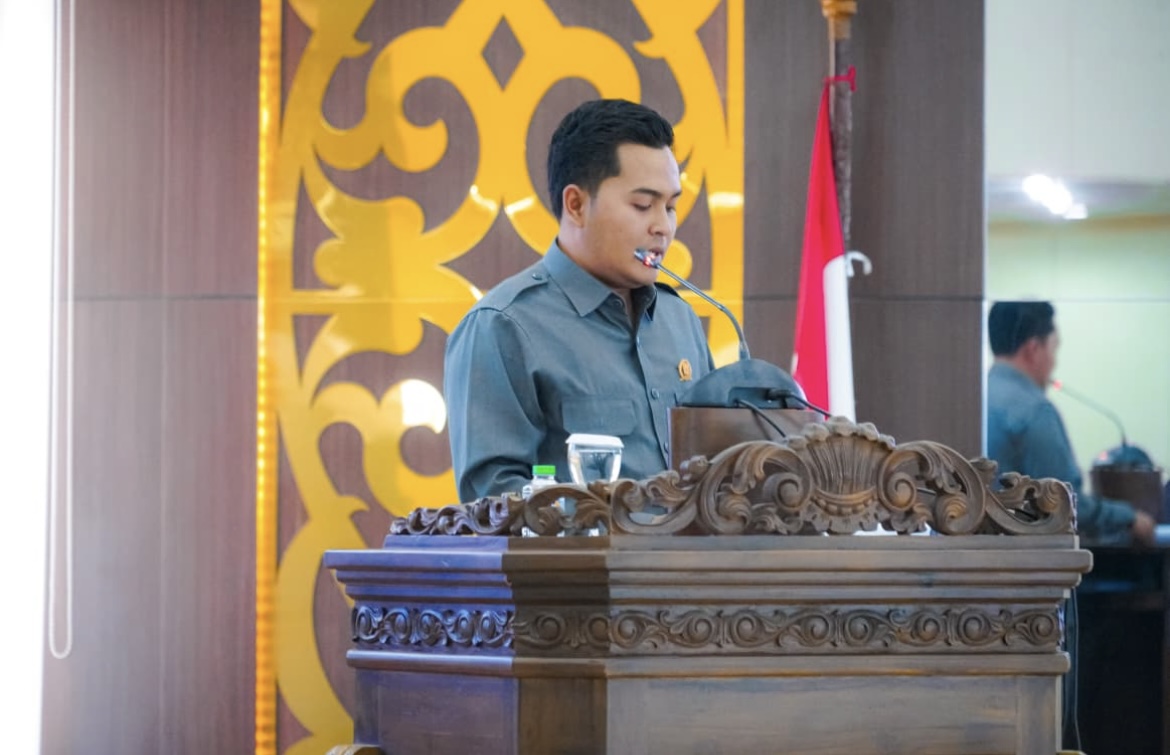 SAMPAIKAN: Anggota fraksi PPP DPRD Lumajang Abu Rizal Abidin saat menyampaikan pentingnya irigasi terhadap keberlangsungan pertanian.(ATIEQSON MAR IQBAL/RAME)