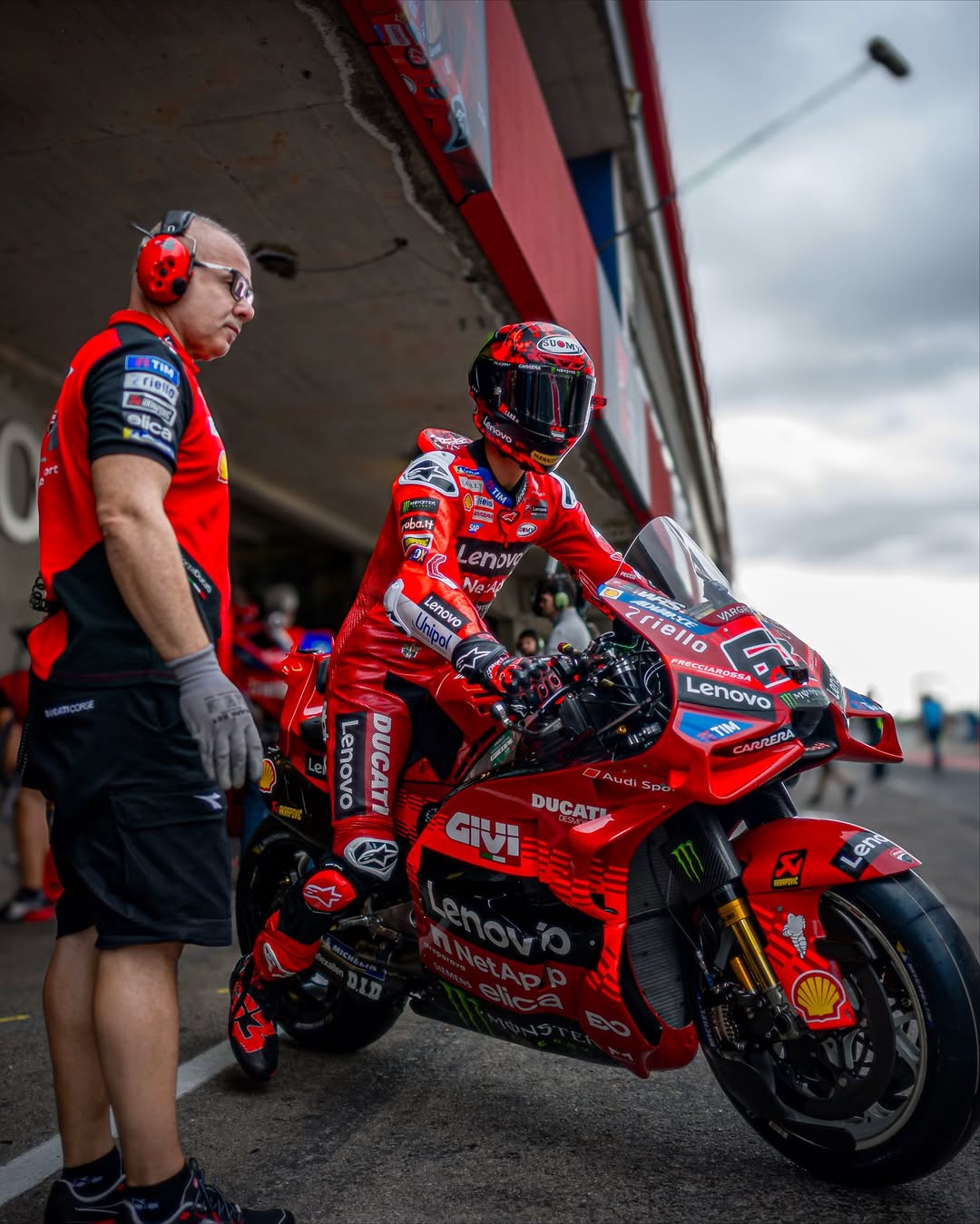 Musim 2025 mungkin yang terburuk dalam karir Pecco Bagnaia. Ia hanya menang 3 kali, termasuk sprint, dan tujuh kali tak menyelesaikan balapan (DNF).
