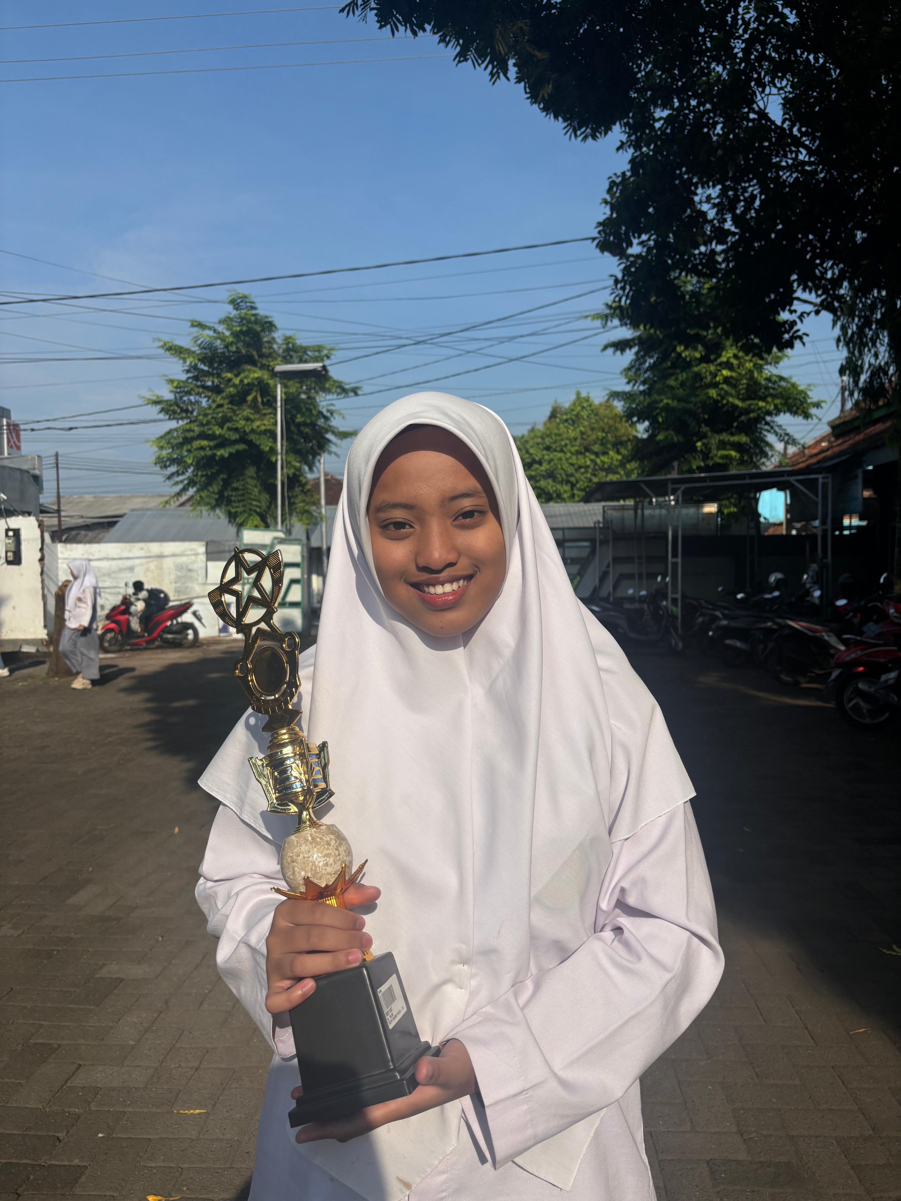 KEREN: Siswi MA Unggulan Nuris Jember Sabet Juara 3 Quran of Champions Tingkat Nasional yang diselenggarakan oleh BAZNAS di Malang, 24 Oktober lalu.