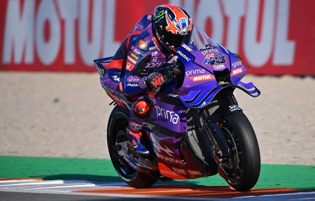 Jack Miller, rider tim Prima Pramac, bereaksi setelah insiden dengan Fermin Aldeguer (Gresini Racing) di Sprint Race MotoGP Valencia, Sabtu (15/11/2025).