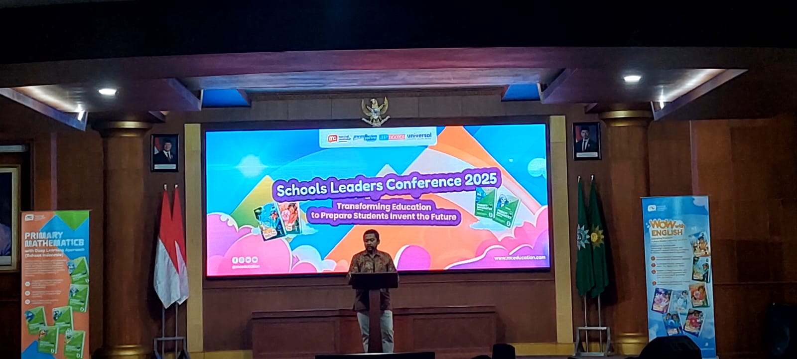 Eko Hardiansyah Sekretaris Majelis Pendidikan Dasar Menengah dan Pendidikan Nonformal Pimpinan Wilayah Muhammadiyah Jatim, saat pemaparan di hadapan ratusan guru Matematika dan Bahasa Inggris SD/MI