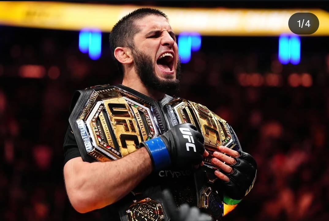 MERAYAKAN: Islam Makhachev dengan bangga memamerkan sabum double champ miliknya (ig:IslamMakhachev)