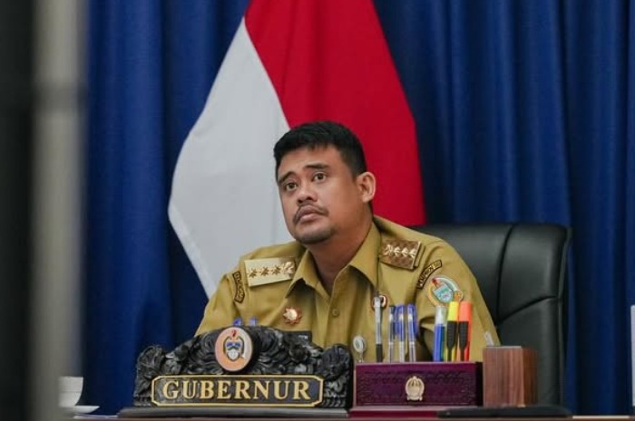 Menyoroti sidang perdana kasus korupsi pengadaan proyek jalan di lingkungan dinas PUPR di Sumatera Utara (Sumut).