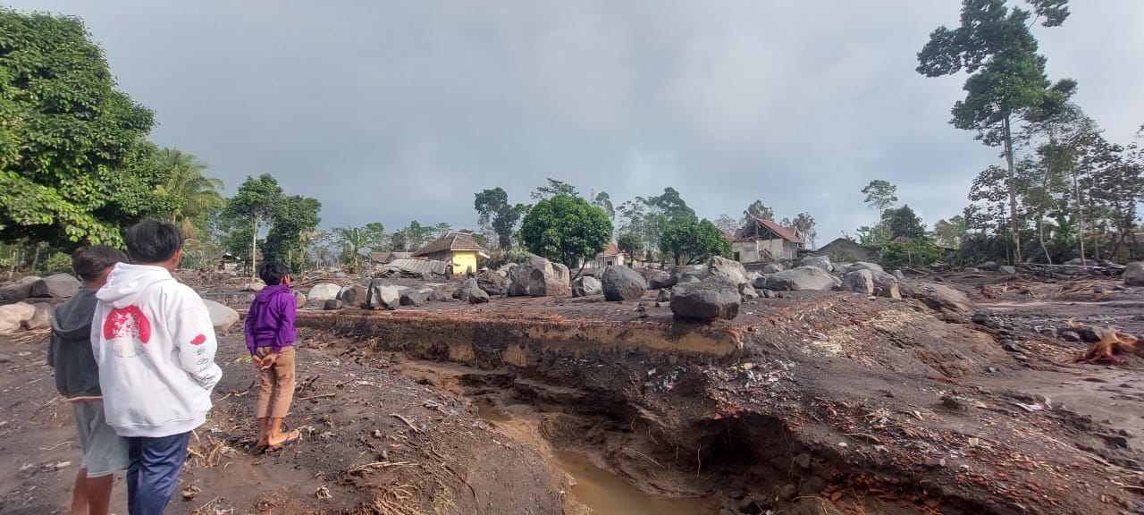 RATA DENGAN TANAH: Bangunan SDN Supit Urang 02, Desa Supit Urang, Kecamatan Pronojiwo, Kabupaten Lumajang. (Jumai/RJ)