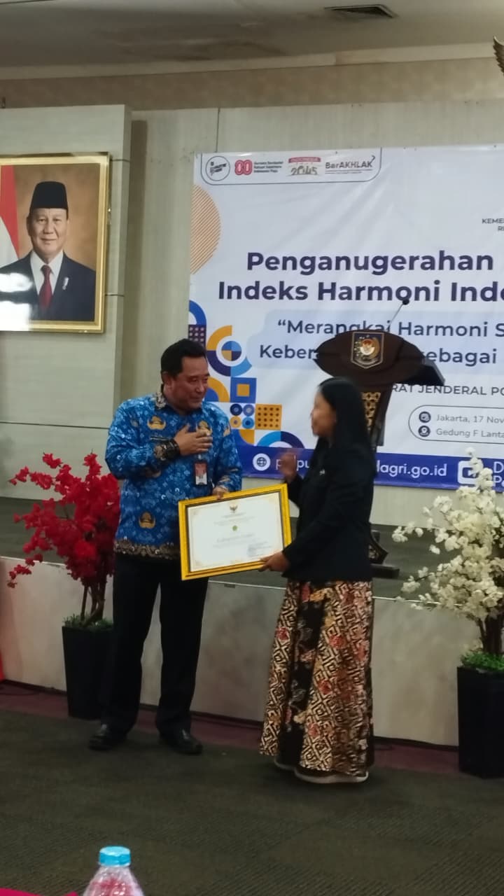 APRESIASI: Forum penganugerahan IHaI 2025 yang diselenggarakan Kemendagri, di Jakarta (17/11). Saat itu Jember memperoleh penghargaan IHaI yang diterima oleh Kabid Politik Dalam Negeri Bakesbangpol, D