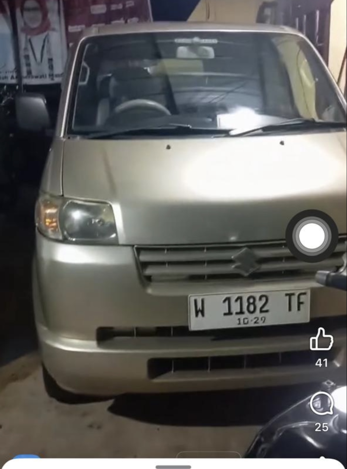 Warga Lumajang saat menunjukkan kendaraannya macet psca diisi pertalite.
