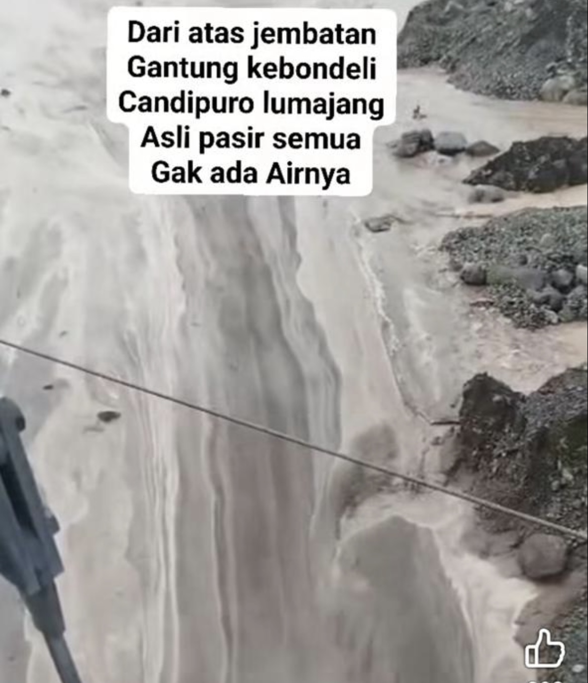 Tangkap layar kondisi aliran lahar diguyur pasir