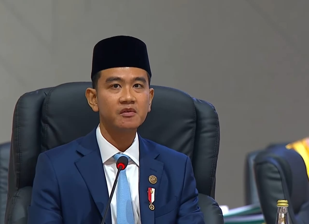 Menyoroti pernyataan Wapres Gibran Rakabuming soal nasib guru PPPK dalam kunjungannya ke NTT. (YouTube/Wakil Presiden RI)
