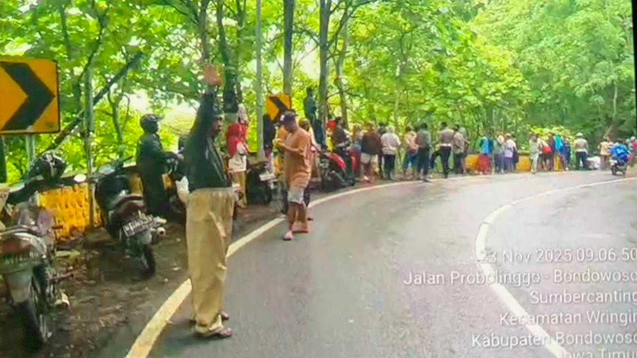 Bus Masuk Jurang di Jalur Arak-arak Bondowoso Situbondo, Tujuh Orang Jadi Korban Langsung Dilarikan Puskesmas Wringin
